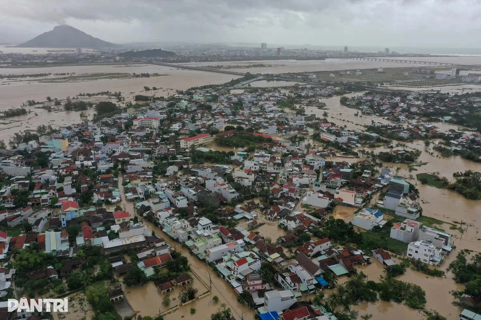 Trận lũ lịch sử xóa nhòa nhiều kinh nghiệm sinh tồn tại Nam Trung Bộ